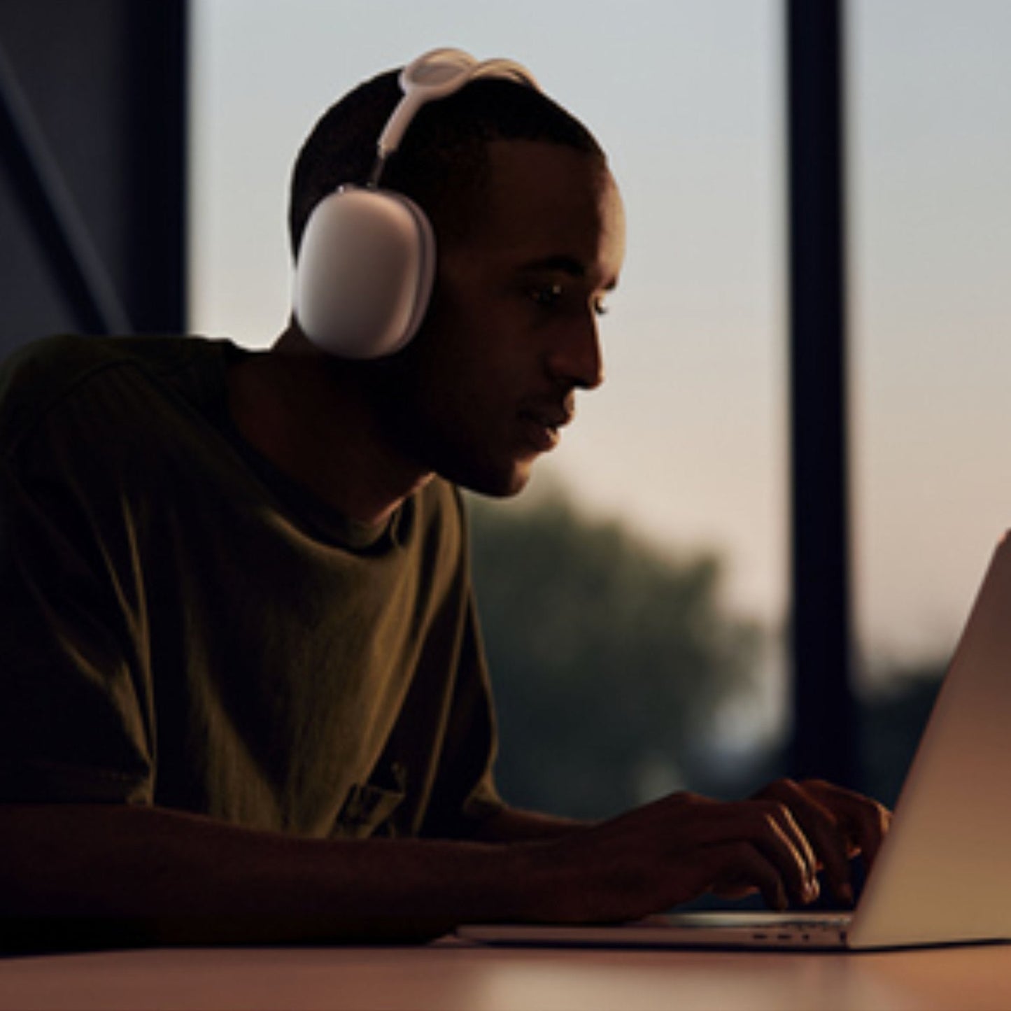 Casque AirPods Max Silver avec Réduction Active de Bruit -  Grade A+